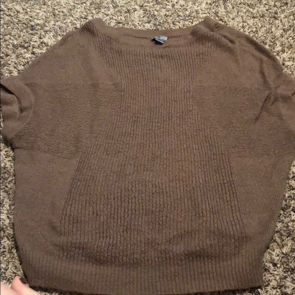 Brown sweater short sleeve